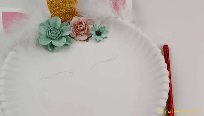 https://mamateaches.com/wp-content/uploads/2020/02/Unicorn-Paper-Plate-Craft-5.png.webp